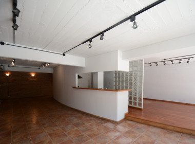 6D4AEF40-624E-4D6F-8E90-609B4B00E04F_1_105_c