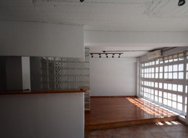 EDE476E1-BE44-4EC4-8AED-DED363BFD8B7_1_105_c